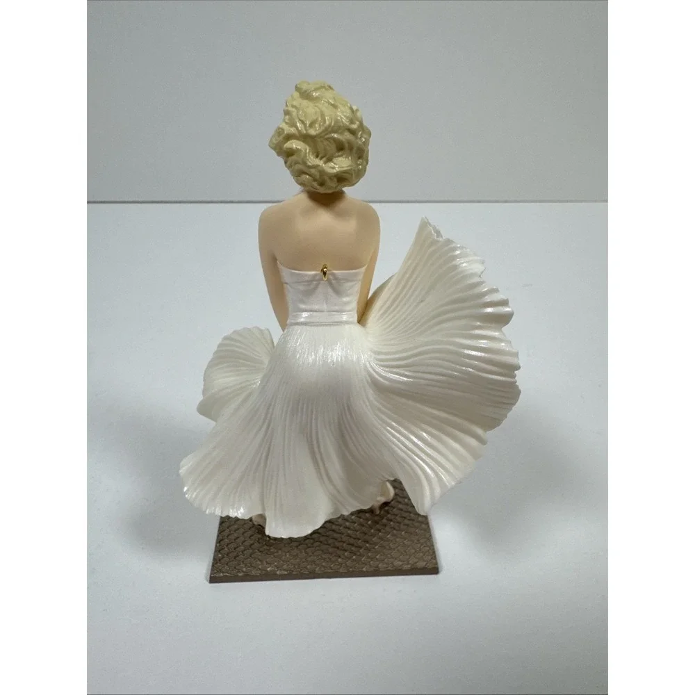 CHRISTMAS ORNAMENT MARILYN MONROE HALLMARK KEEPSAKE COLLECTOR SERIES 1998 NEW